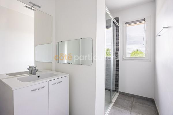 Vente
                Appartement64 m² - 3 Pièces -
                    SAINT LEGER LES VIGNES (44710)