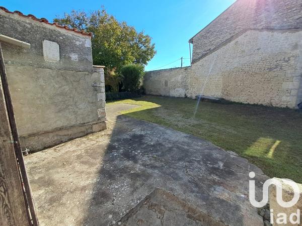 Maison à vendre 4 pièces 70 m² Saint-Jean-d'Angély