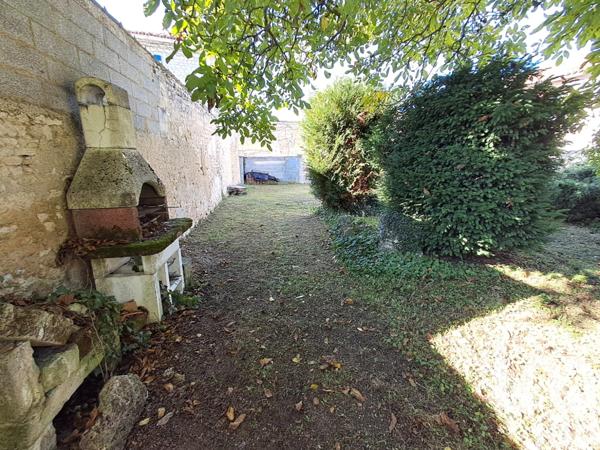 Maison à vendre 4 pièces 70 m² Saint-Jean-d'Angély