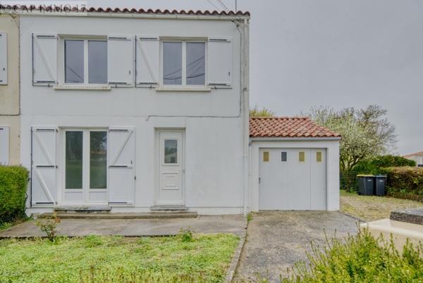 Maison de 83 m² en vente à SECTEUR SURGERES