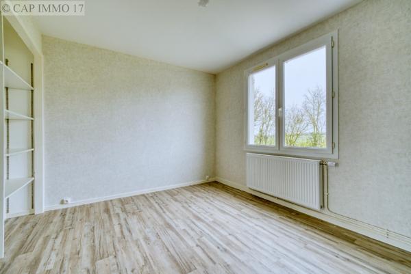 Maison de 83 m² en vente à SECTEUR SURGERES