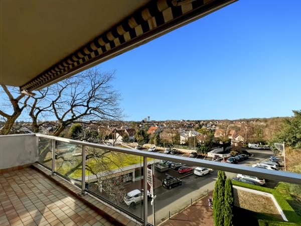 Jouy-en-Josas (78350) Appartement de 108 m2 -Balcon, vue dégagée, Parking inclus