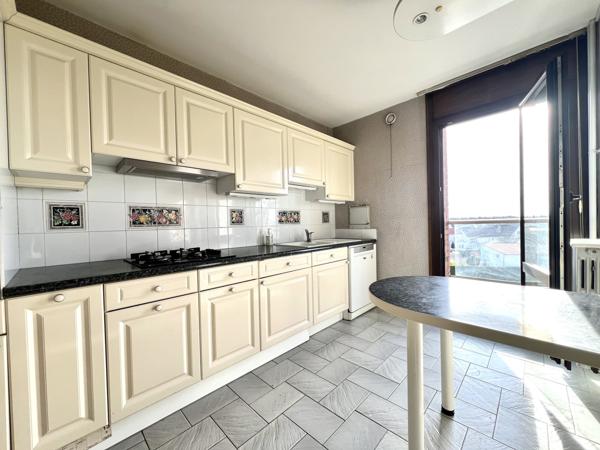 Jouy-en-Josas (78350) Appartement de 108 m2 -Balcon, vue dégagée, Parking inclus