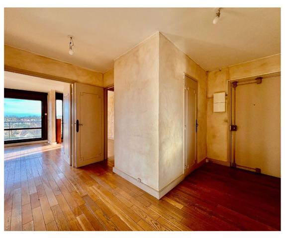 Jouy-en-Josas (78350) Appartement de 108 m2 -Balcon, vue dégagée, Parking inclus