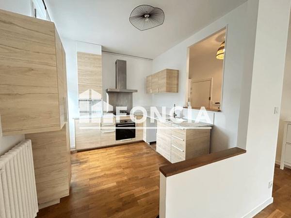 Location Appartement 3 pièces 86.7 m² - 7-9-11 PLACE ST PIERRE Saumur 49400