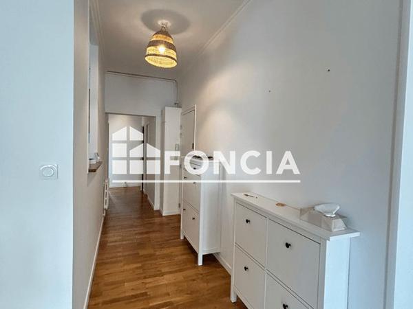 Location Appartement 3 pièces 86.7 m² - 7-9-11 PLACE ST PIERRE Saumur 49400