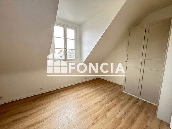 Location Appartement 3 pièces 86.7 m² - 7-9-11 PLACE ST PIERRE Saumur 49400