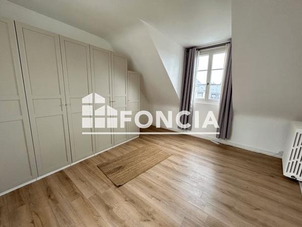 Location Appartement 3 pièces 86.7 m² - 7-9-11 PLACE ST PIERRE Saumur 49400