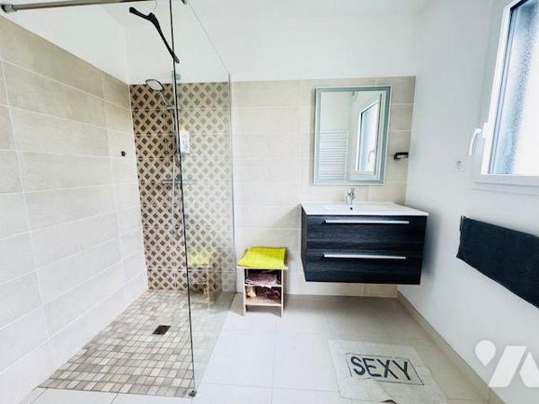 A vendre maison MOELAN SUR MER (29)

Découvrez cette maison de plain-pied construite en 2021,...