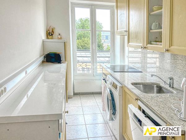 Versailles Notre-Dame Parc Appartement 2 pièces 51.68 m² au sol / 50.63 m² carrez 585 000 € **  - Référence  28078