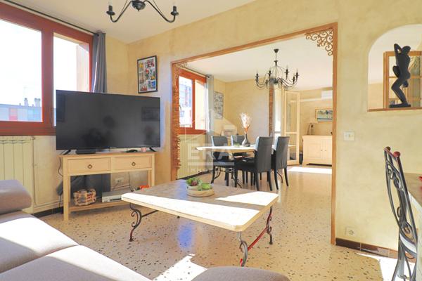 Appartement à vendre Marseille 13013 4/5 pièces Spacieux Saint-Mitre  Château Gombert traversant lumineux parking privatif  calme cave