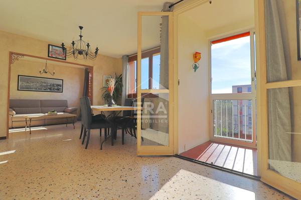 Appartement à vendre Marseille 13013 4/5 pièces Spacieux Saint-Mitre  Château Gombert traversant lumineux parking privatif  calme cave