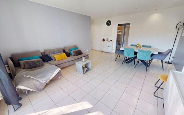 Appartement à vendre    4 pièces • 74,48 m2 Vaulx-en-Velin