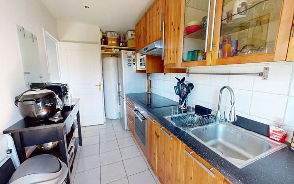 Appartement à vendre    4 pièces • 74,48 m2 Vaulx-en-Velin