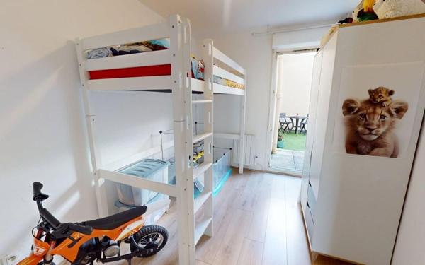 Appartement à vendre    4 pièces • 74,48 m2 Vaulx-en-Velin