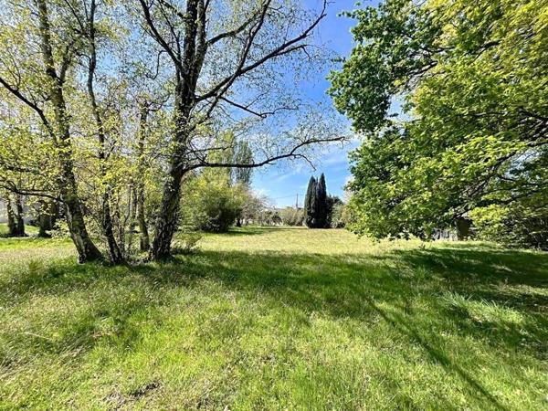 TREILLIERES - PARC ABORE AVEC ARBRES CENTENAIRES -