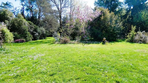 TREILLIERES - PARC ABORE AVEC ARBRES CENTENAIRES -