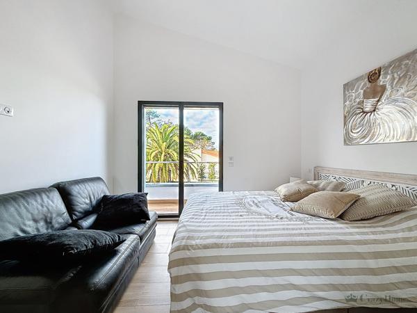 Maison
                                                                                                                                                                                                                                                                                                                        6 pièce(s)                                                                                                                                                                                                          4 chambre(s)                                                                                                                                                                                                          260  m²