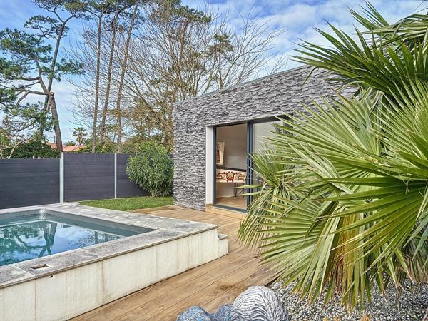 Maison
                                                                                                                                                                                                                                                                                                                        6 pièce(s)                                                                                                                                                                                                          4 chambre(s)                                                                                                                                                                                                          260  m²