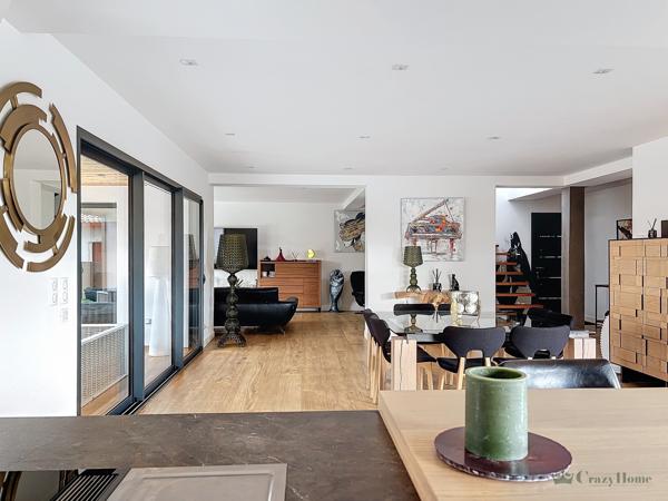 Maison
                                                                                                                                                                                                                                                                                                                        6 pièce(s)                                                                                                                                                                                                          4 chambre(s)                                                                                                                                                                                                          260  m²