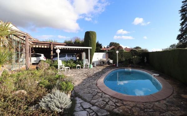 Maison à vendre    5 pièces •  Contes