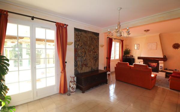 Maison à vendre    5 pièces •  Contes