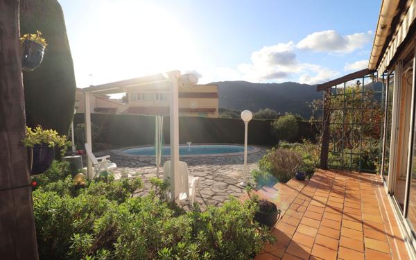 Maison à vendre    5 pièces •  Contes