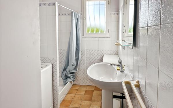 Maison à louer    3 pièces •  Vogüé