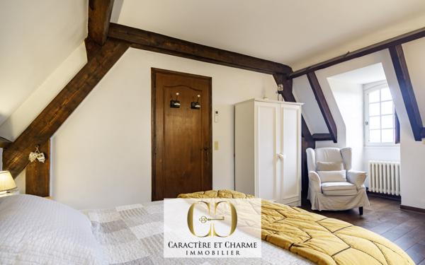 Cénac-et-Saint-Julien (24250) Propriété contemporaine en pierre avec gîtes et piscine.