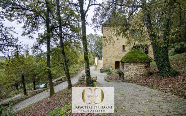 Cénac-et-Saint-Julien (24250) Propriété contemporaine en pierre avec gîtes et piscine.