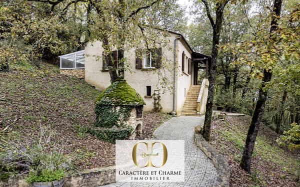 Cénac-et-Saint-Julien (24250) Propriété contemporaine en pierre avec gîtes et piscine.