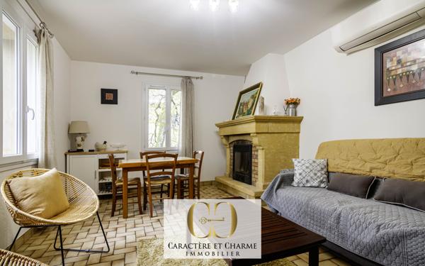 Cénac-et-Saint-Julien (24250) Propriété contemporaine en pierre avec gîtes et piscine.