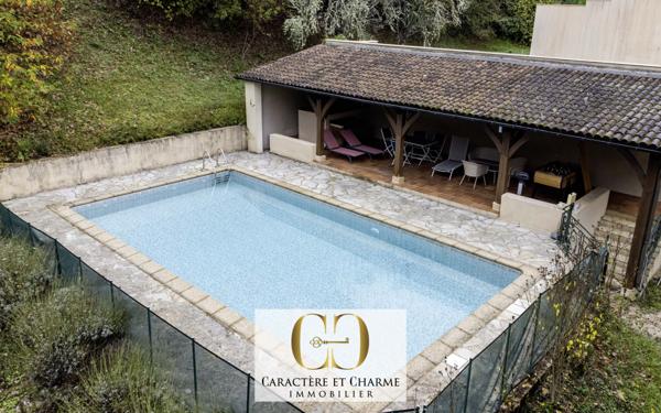 Cénac-et-Saint-Julien (24250) Propriété contemporaine en pierre avec gîtes et piscine.