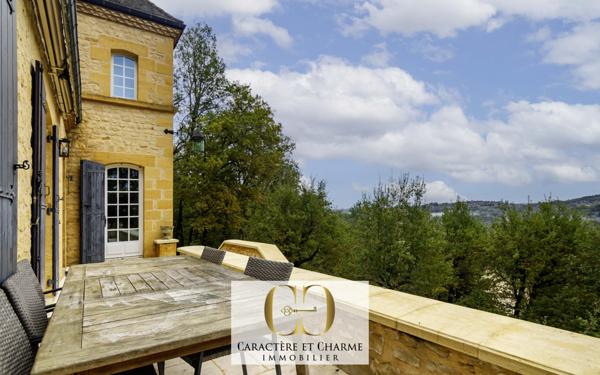 Cénac-et-Saint-Julien (24250) Propriété contemporaine en pierre avec gîtes et piscine.