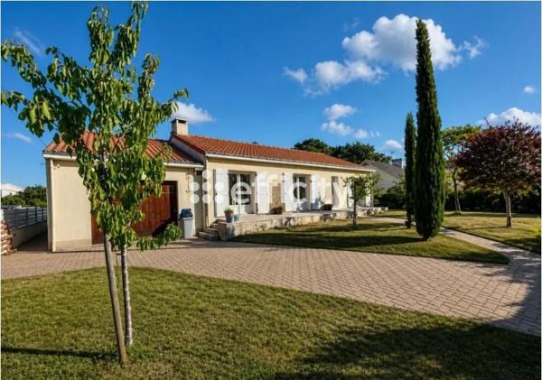 Maison
         5 pièces
        - 121 m² 399 000 € *