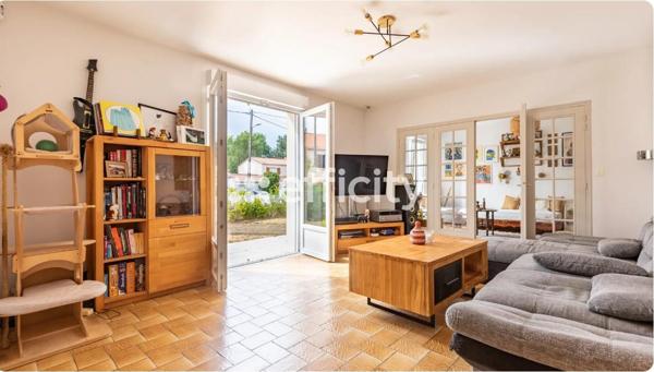 Maison
         5 pièces
        - 121 m² 399 000 € *