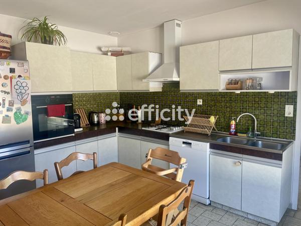 Maison
         5 pièces
        - 121 m² 399 000 € *