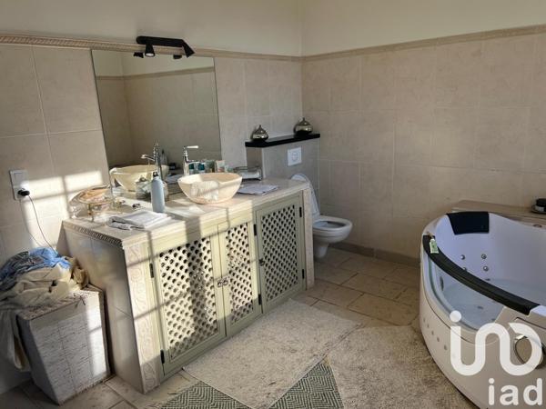 Demeure 8 pièces de 400 m² à Buc (78530)