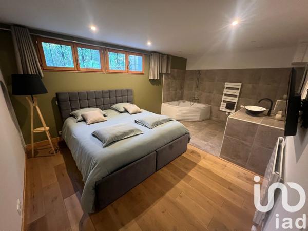 Demeure 8 pièces de 400 m² à Buc (78530)