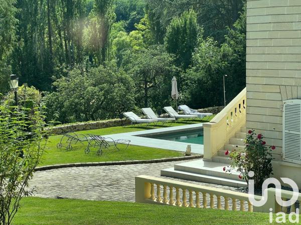 Demeure 8 pièces de 400 m² à Buc (78530)