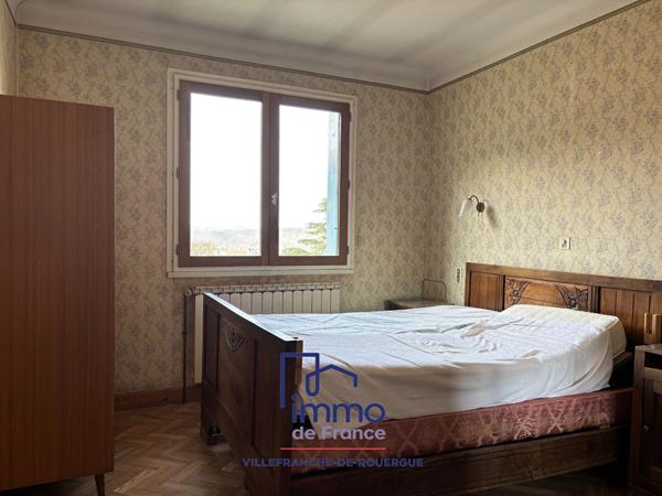 Maison avec garage et terrain attenant