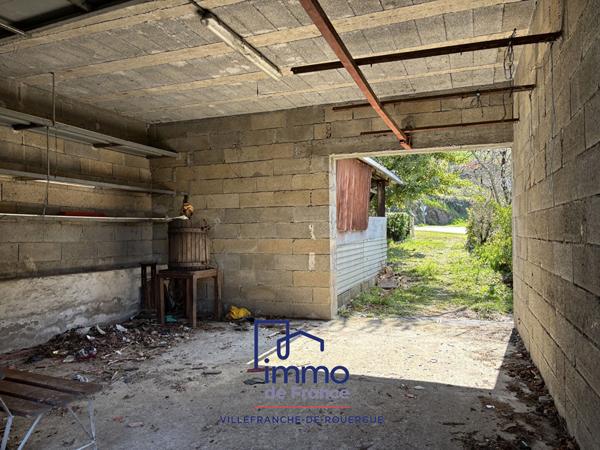 Maison avec garage et terrain attenant