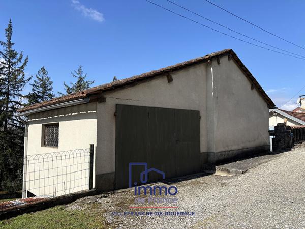 Maison avec garage et terrain attenant