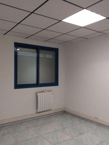 Dpt Savoie (73), à louer CHALLES LES EAUX bureau 12 m²