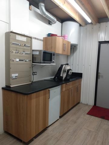 Dpt Savoie (73), à louer CHALLES LES EAUX bureau 12 m²