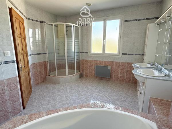 Maison
                                                                                                                                                                                                                                                                                                                        5 pièce(s)                                                                                                                                                                                                          3 chambre(s)                                                                                                                                                                                                          81  m²