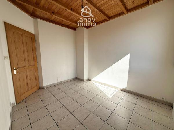 Maison
                                                                                                                                                                                                                                                                                                                        5 pièce(s)                                                                                                                                                                                                          3 chambre(s)                                                                                                                                                                                                          81  m²