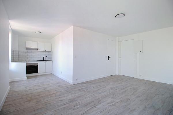 STUDIO RUEIL-MALMAISON PLEIN COEUR DE VILLE - A 150m DE LA MAIRIE