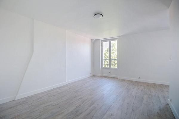 STUDIO RUEIL-MALMAISON PLEIN COEUR DE VILLE - A 150m DE LA MAIRIE