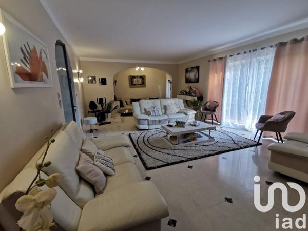 Maison d’architecte 8 pièces de 245 m² à Vedène (84270)